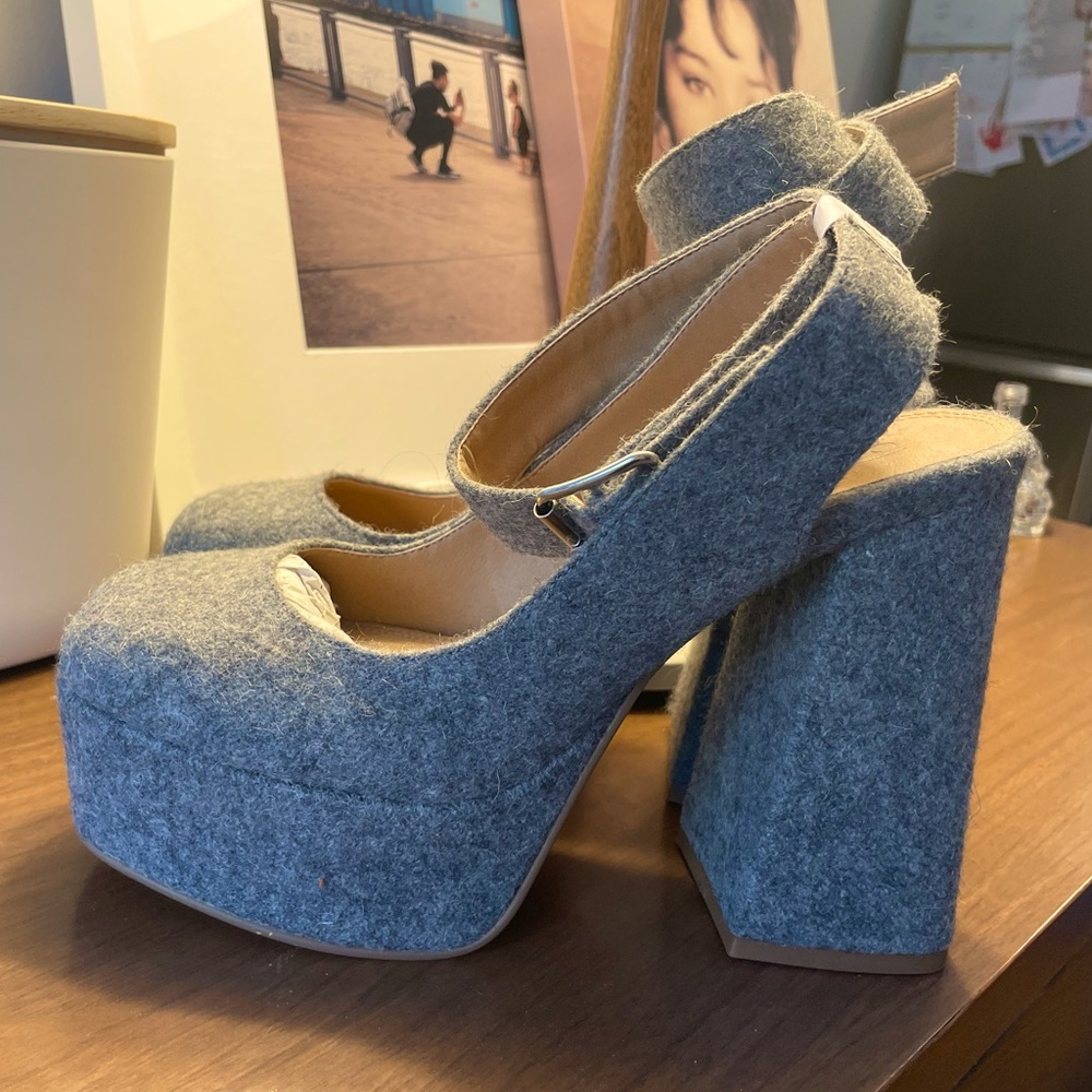 Asos Picasso Gray Felt Ankle Wrap Platform Size 7